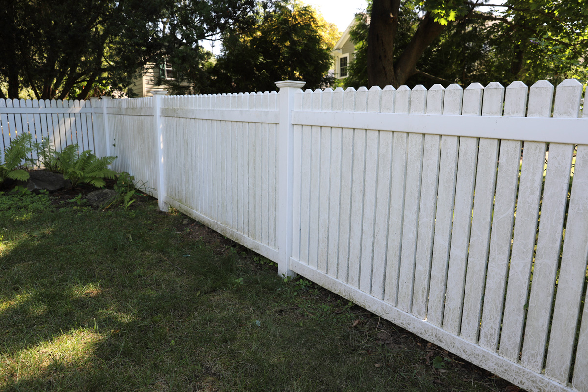 dirty white fence